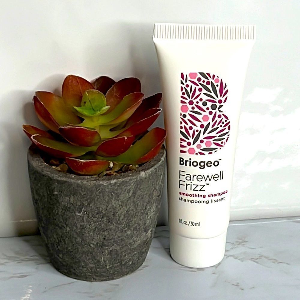 $6🌟 Briogeo Farewell Frizz Smoothing Shampoo